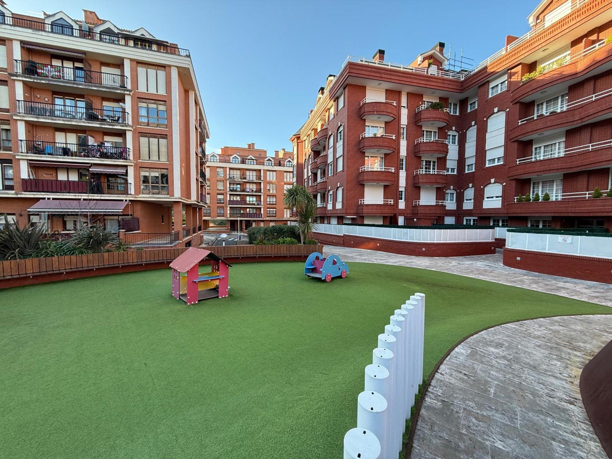 Castro Holidays - Centrico Piscina Urbanizacion Garaje Gratis กาสโตร-อูร์เดียเลส ภายนอก รูปภาพ