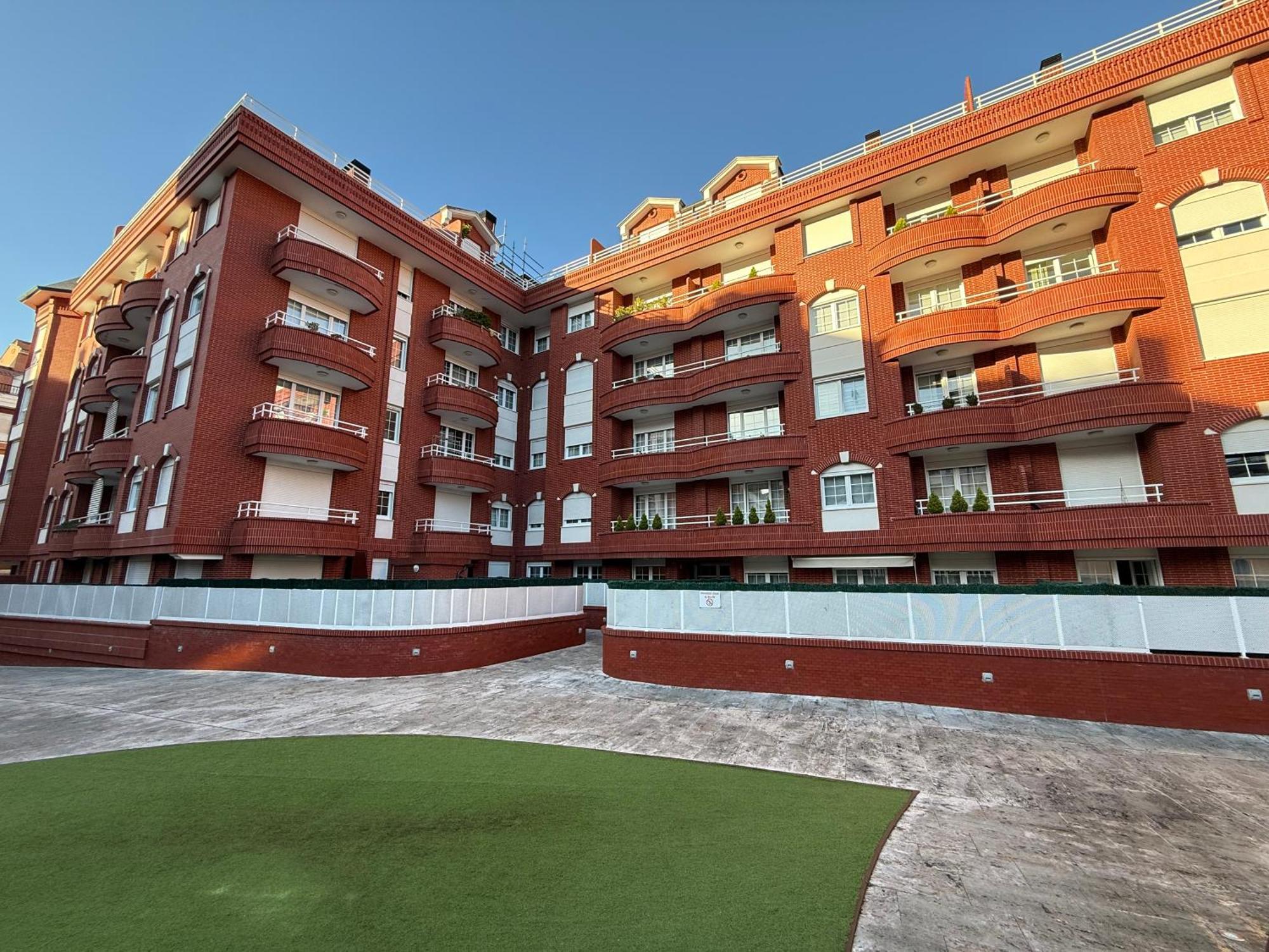 Castro Holidays - Centrico Piscina Urbanizacion Garaje Gratis กาสโตร-อูร์เดียเลส ภายนอก รูปภาพ